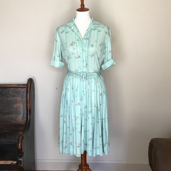 Dresses & Skirts - 🎉 Vintage Floral Midi Dress with Belt